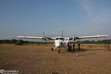 IMG 8001-Kenya, Skytrails DHC6 TwinOtter 5Y-SKL in front of Kilimanjaro, Kimana Reserve